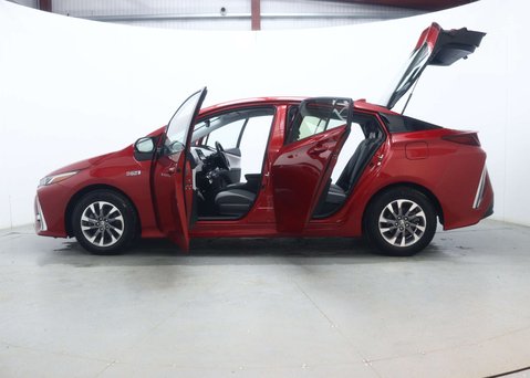Toyota Prius 1.8 VVT 8.8kWh Business Edition Plus Hatchback 5dr Petrol Plug-in Hybrid CV 57
