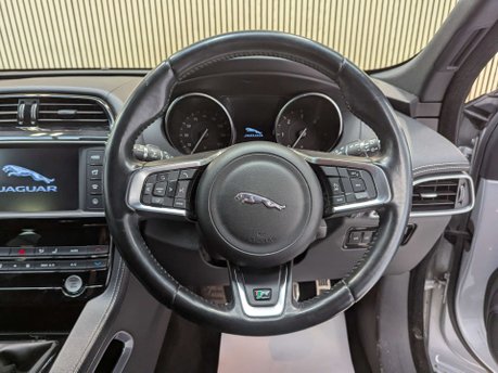 Jaguar F-Pace 2.0 F-Pace R-Sport AWD D 4WD 5dr 57
