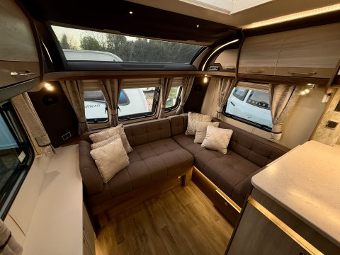 Coachman Lusso 1  16