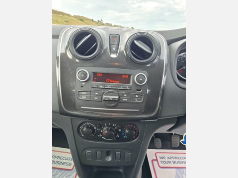 Dacia Sandero 1.0 SCe Essential Euro 6 5dr 28