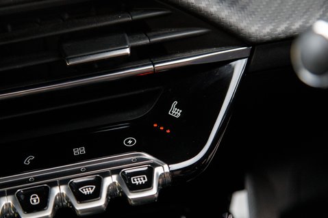 Peugeot 208 GT PREMIUM 37