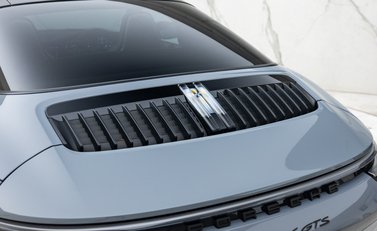 Porsche 911 Targa 4 GTS (992) 49
