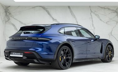 Porsche Taycan Turbo S Cross Turismo 7