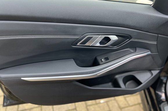 BMW 3 Series 318D SPORT 25