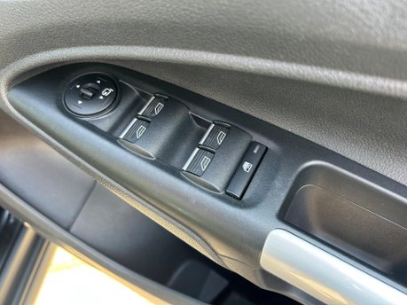 Ford Grand Tourneo Connect TITANIUM TDCI 21