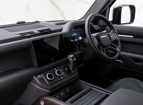 Land Rover Defender 90 X D300 14