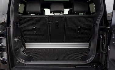 Land Rover Defender 90 V8 29