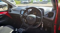 Toyota Aygo 1.0 VVT-i x-play Hatchback 5dr Petrol x-shift Euro 6 (Safety Sense) (71 ps) 43