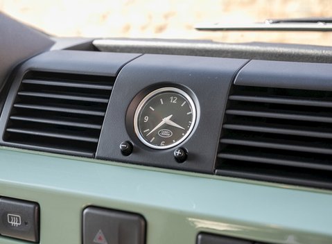 Land Rover Defender 90 Heritage 17