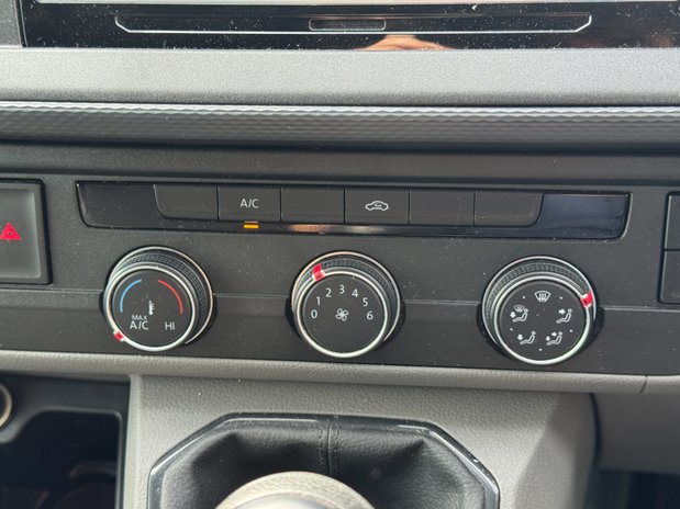 Volkswagen Transporter LWB L2H1 Low Roof Highline T30 Air Con Alloys Camera 32