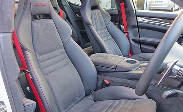Porsche Panamera GTS 11