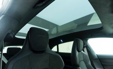 Porsche Taycan GTS Sport Turismo 11