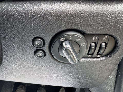 Mini Hatch 1.5 Cooper Euro 6 (s/s) 3dr 23