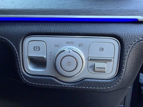 Mercedes-Benz GLE 2.0 GLE300d AMG Line (Premium) SUV 5dr Diesel G-Tronic 4MATIC Euro 6 (s/s) 33