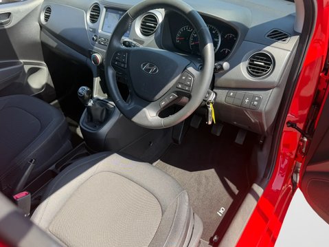Hyundai i10 1.0 Play 5dr 19