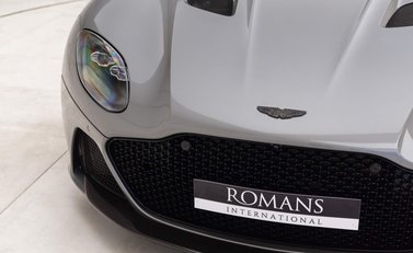 Aston Martin DBS Superleggera 19