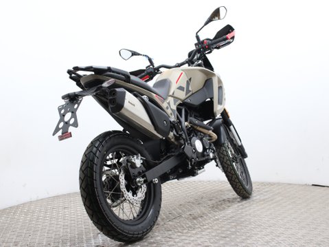 Benelli BKX 125 5