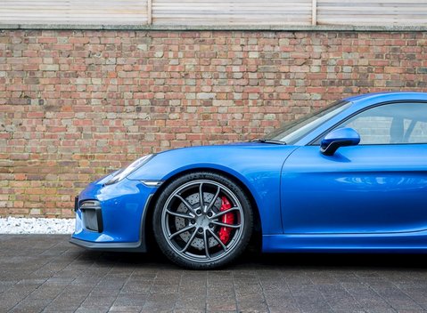 Porsche Cayman GT4 20