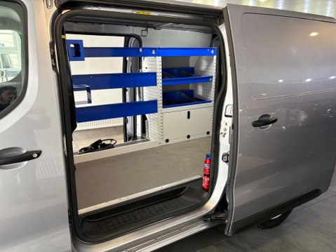 Vauxhall Vivaro 3100 75kWh Dynamic Auto L1 H1 6dr (7.4kW Charger) 16