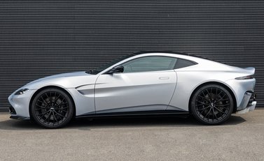 Aston Martin V8 Vantage 3
