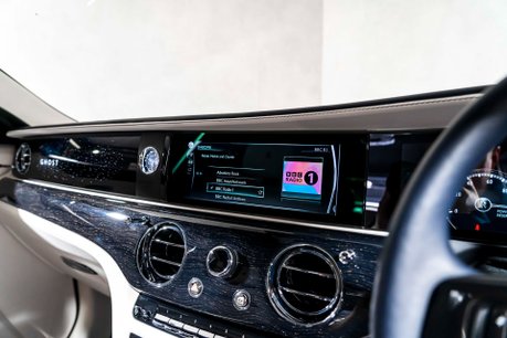 Rolls-Royce Ghost V12. STARLIGHT. H, C & M SEATS. REAR ENTERTAINMENT. HUD. A/CRUISE CONTROL 58