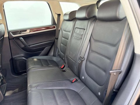 Volkswagen Touareg 3.0 Touareg V6 TSi Hybrid Auto 4WD 5dr 61