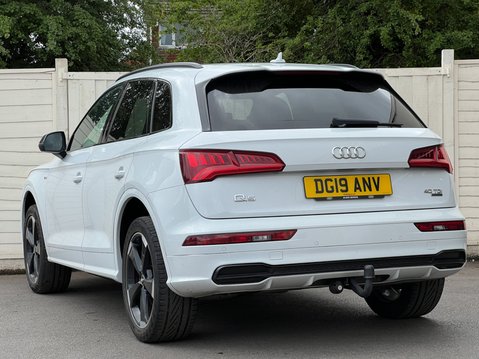 Audi Q5 2.0 TDI 40 Black Edition SUV 5dr Diesel S Tronic quattro Euro 6 (s/s) (190 8