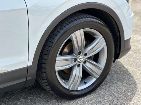 Volkswagen Tiguan 2.0 Tiguan SEL TDI BlueMotion Technology 5dr 37