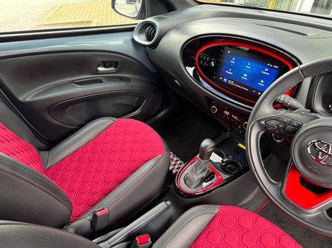 Toyota Aygo X VVT-I UNDERCOVER 14