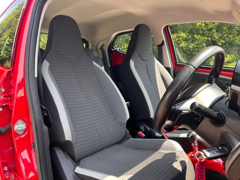 Toyota Aygo VVT-I X-PLAY X-SHIFT 6