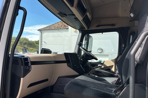 Mercedes-Benz Actros 1824L Streamspace with 8.6m Body & Tail Lift 16