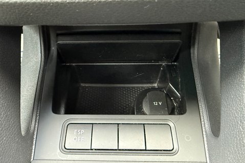 Volkswagen Golf BLUEMOTION MATCH TDI -DEMO +1 OWNER -19 SERVICES -£35 ROAD TAX -SUNROOF 42