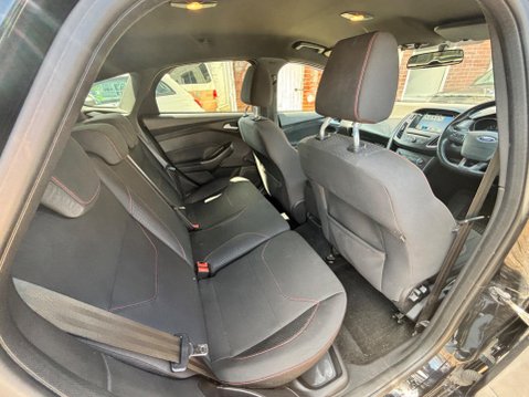 Ford Focus 1.0T EcoBoost ST-Line Euro 6 (s/s) 5dr 28