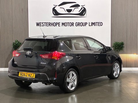 Toyota Auris 1.6 V-Matic Excel Euro 5 5dr 27