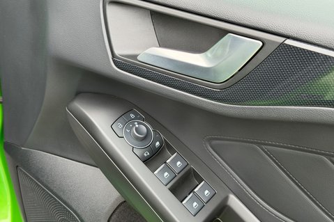 Ford Focus ST -PAN ROOF -PARKING/PERFORMANCE/ASSIST PACKS -HUD -B&O - MEAN GREEN 39