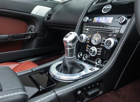 Aston Martin V12 Vantage ROADSTER 27