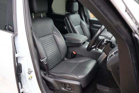 Land Rover Discovery R-DYNAMIC SE MHEV In RARE PEARL WHITE BLACK ROOF AND REAR SEATS  LOW MILES  13