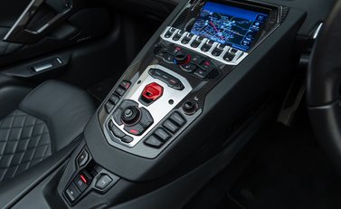 Lamborghini Aventador LP 700-4 ROADSTER 25