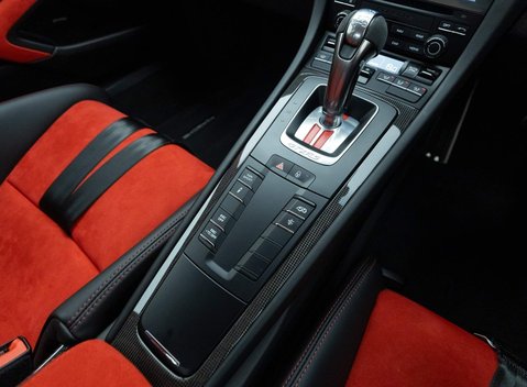 Porsche 911 GT2 RS (991) 18