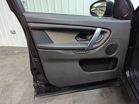 Land Rover Discovery Sport 2.0 Discovery Sport R-Dynamic SE D Auto 4WD 5dr 58