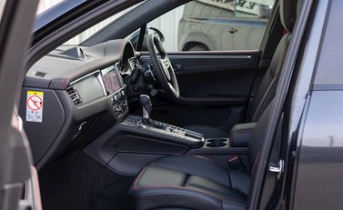 Porsche Macan GTS 17