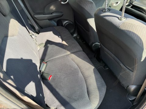 Honda Jazz I-VTEC ES PLUS AUTO 21