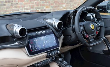 Ferrari GTC4 Lusso 16