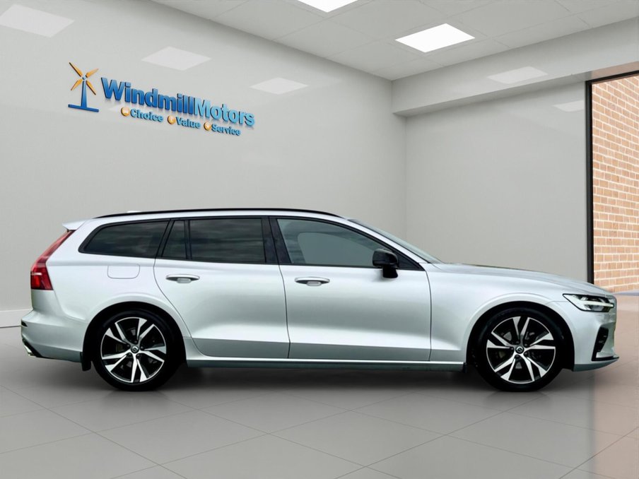 2021 Volvo V60 — image 3