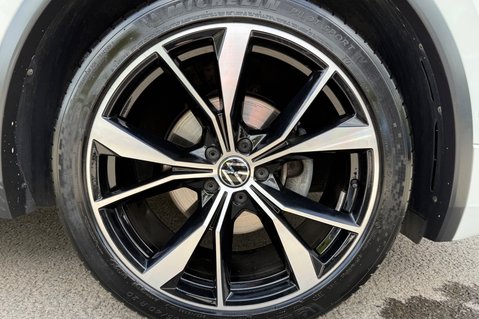 Volkswagen Tiguan R-LINE TSI DSG - ONE OWNER - APPLE CAR PLAY -ADAPTIVE CRUISE 63