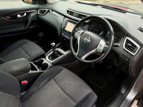 Nissan Qashqai 1.2 DIG-T N-Connecta 2WD Euro 6 (s/s) 5dr 9