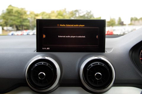 Audi Q2 TFSI S LINE BLACK EDITION 25