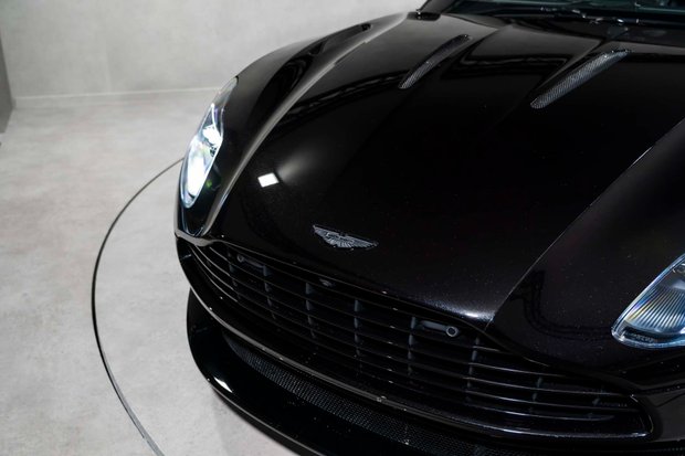 Aston Martin DB11 AMR V12. FULL ASH. H & C SEATS. CARBON FIBRE INTERIOR PACK. FRONT END PPF. 3