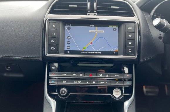 Jaguar XE 2.0 D PORTFOLIO AUTO 38
