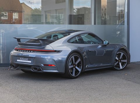 Porsche 911 Carrera (992.2) 4
